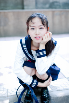 皇上与自己养的公主在一起的小说